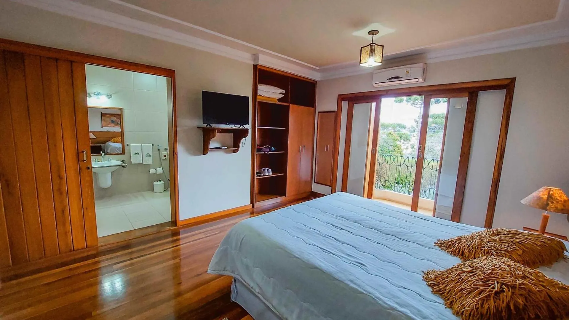 Pousada Victoria Villa By Nacional Inn - A 800 Metros Da Vila Capivari Campos do Jordão