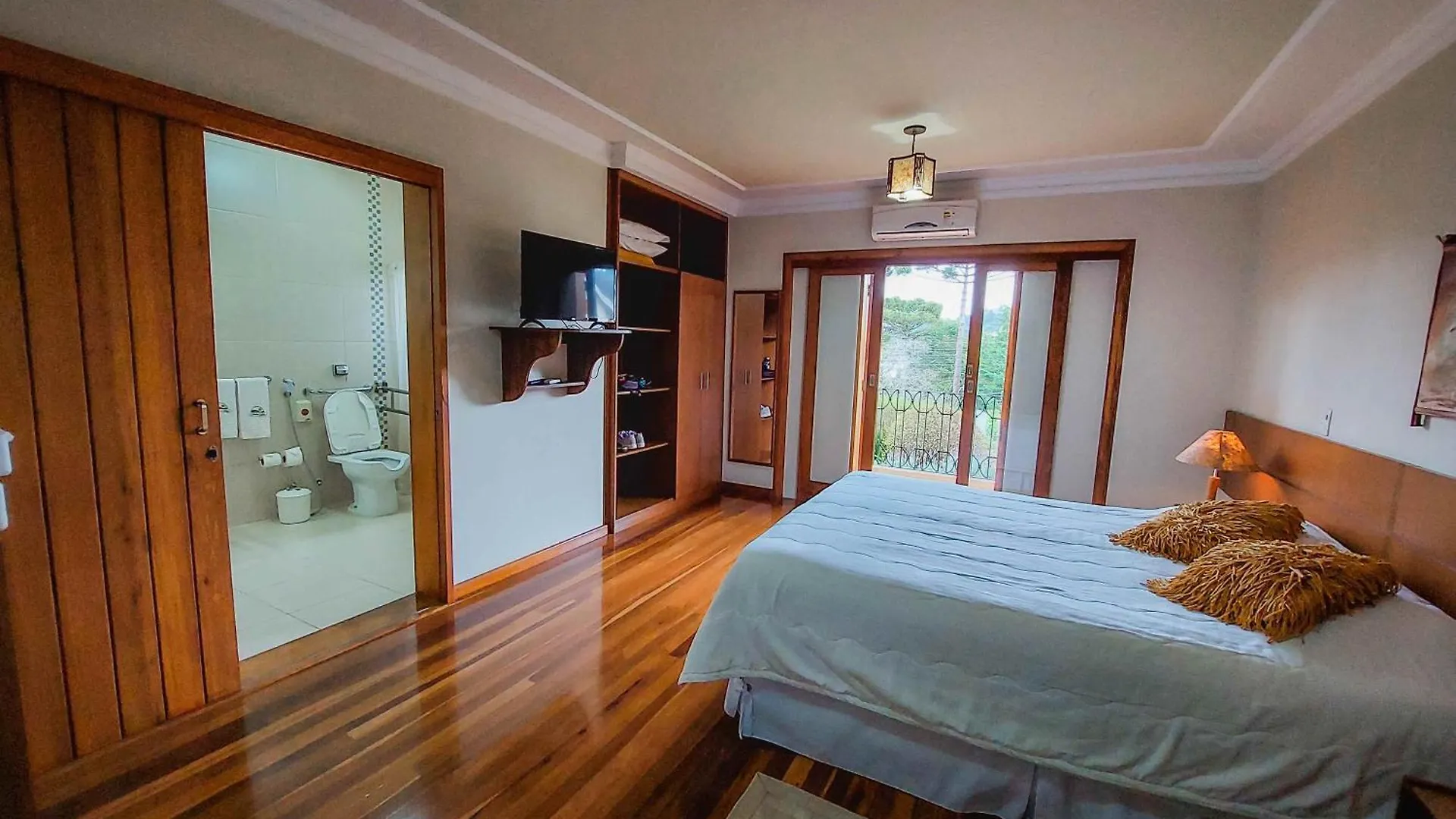 Pousada Victoria Villa By Nacional Inn - A 800 Metros Da Vila Capivari Campos do Jordao